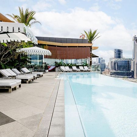 Emporium Hotel South Bank Бризбейн Екстериор снимка The rooftop pool at The Standard, Bangkok