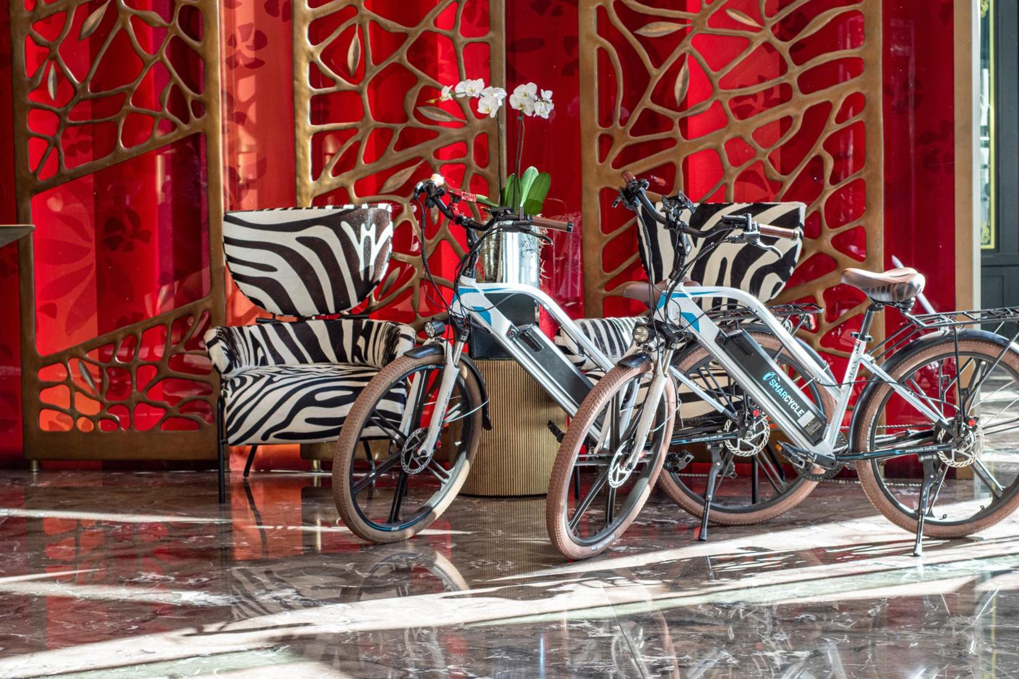 Emporium Hotel South Bank Бризбейн Екстериор снимка Bicycles at the lobby