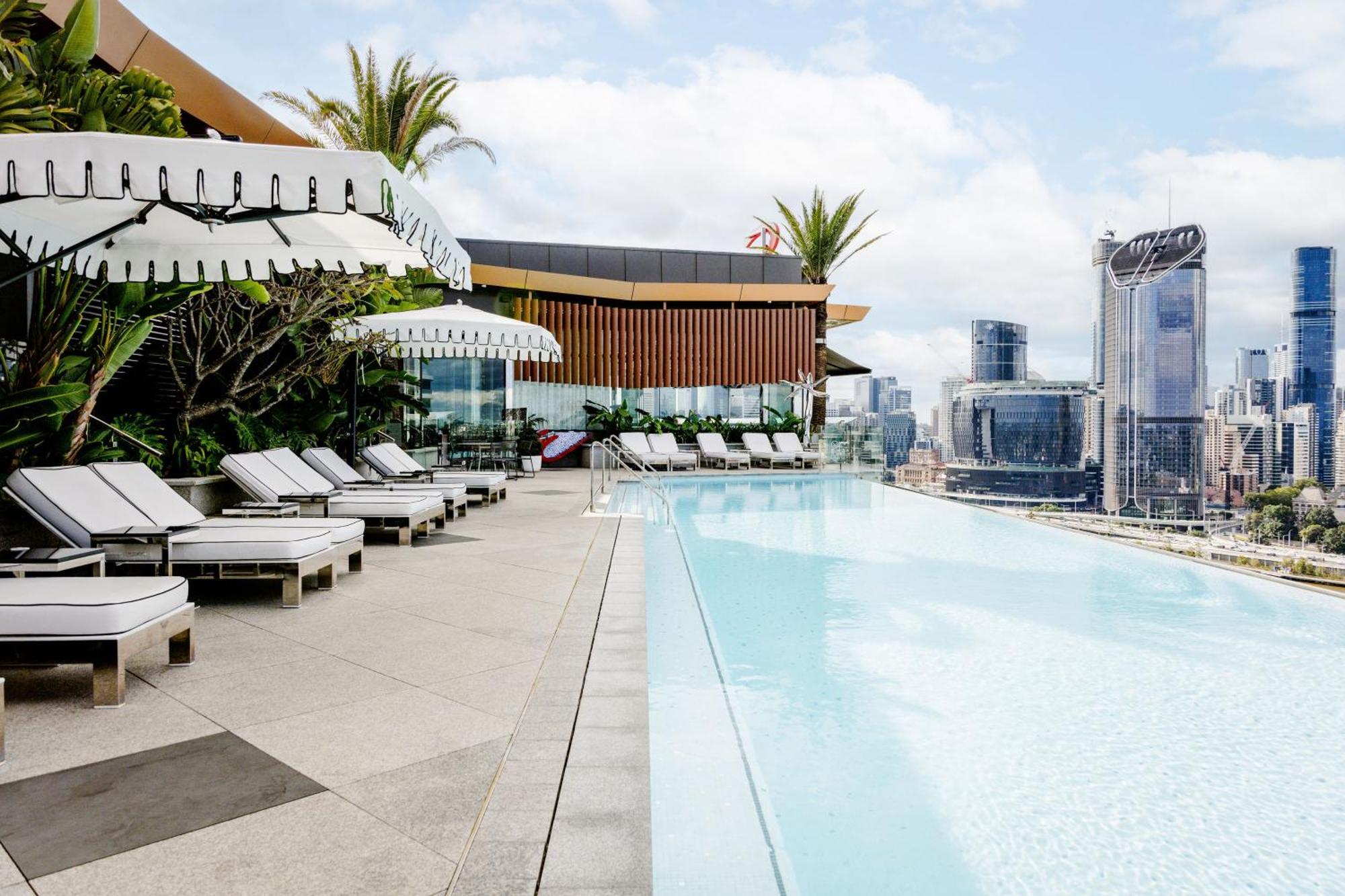 Emporium Hotel South Bank Бризбейн Екстериор снимка The rooftop pool at The Standard, Bangkok