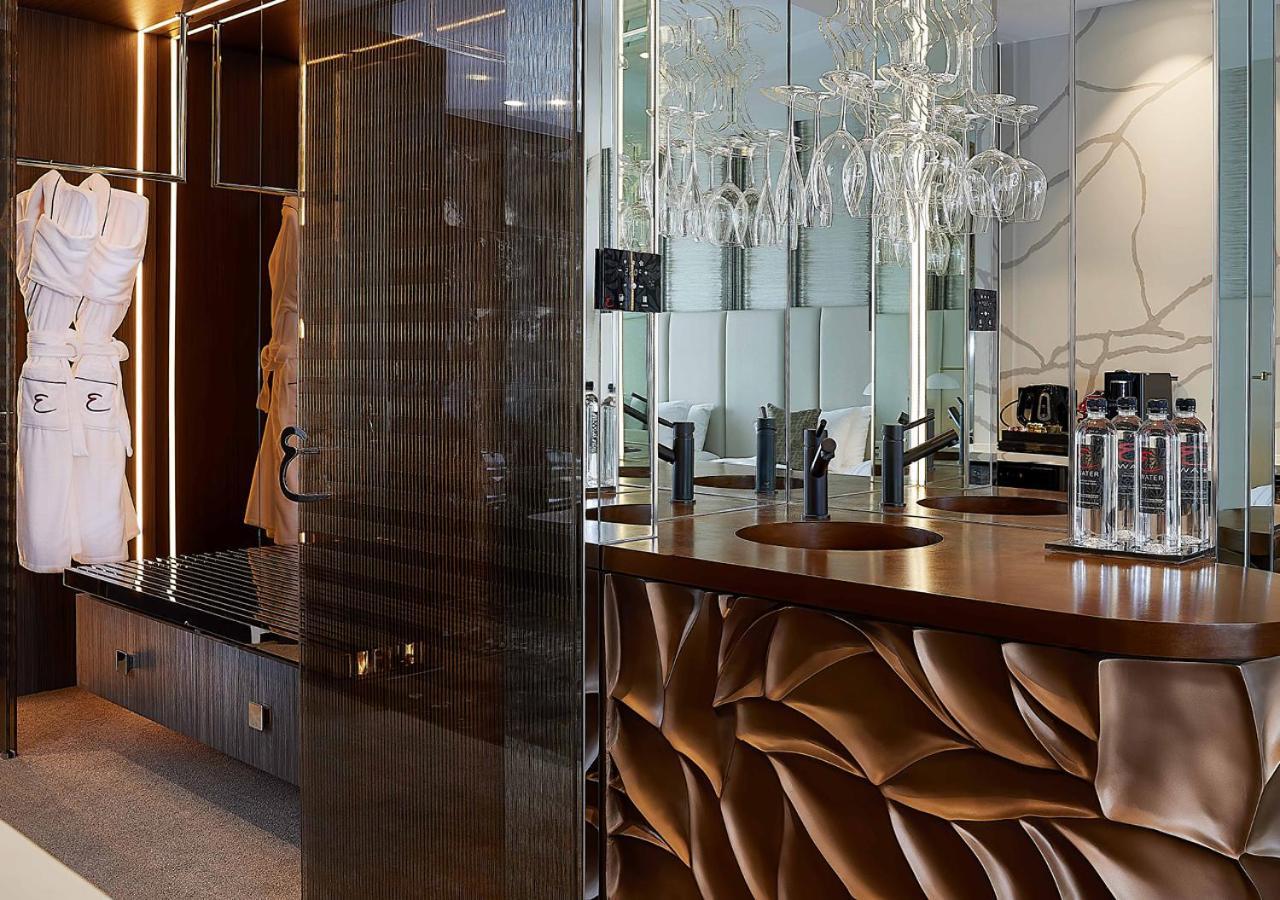 Emporium Hotel South Bank Бризбейн Екстериор снимка The bar at the 100 East 53rd Street location