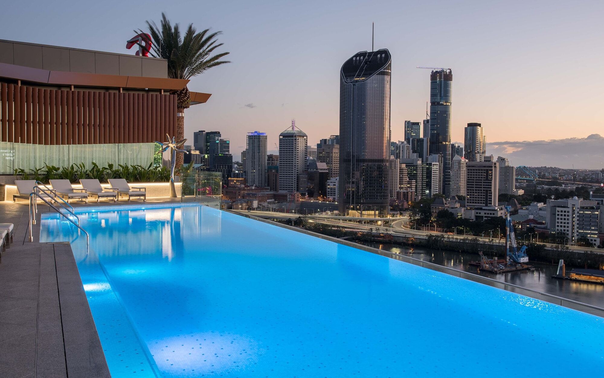 Emporium Hotel South Bank Бризбейн Екстериор снимка The rooftop pool at the Emporium Hotel South Bank